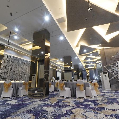 Grande Valore Hotel Cikarang Exterior photo